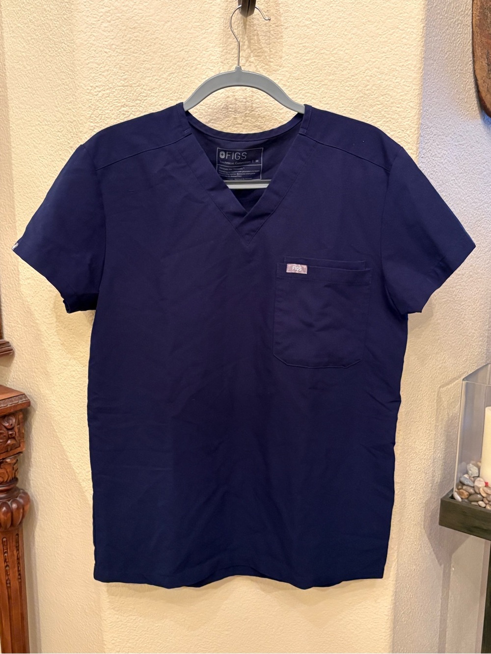 FIGS Men’s Navy V-Neck Scrub Top Size Medium